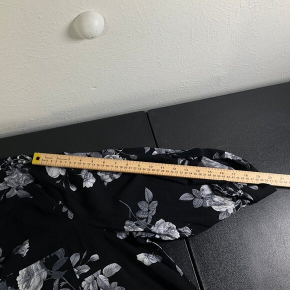 Torrid Harper Plus Size 3x Black Floral Print Roll Tab Sleeve Tunic Blouse Top - Picture 9 of 11